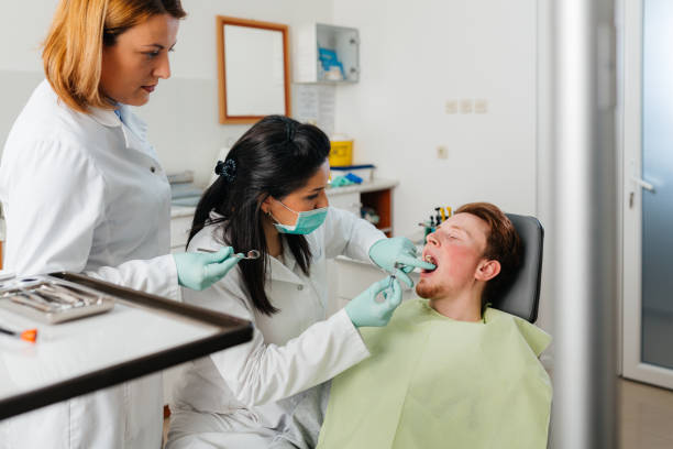 Best Emergency Tooth Extraction in East Lansing, MI